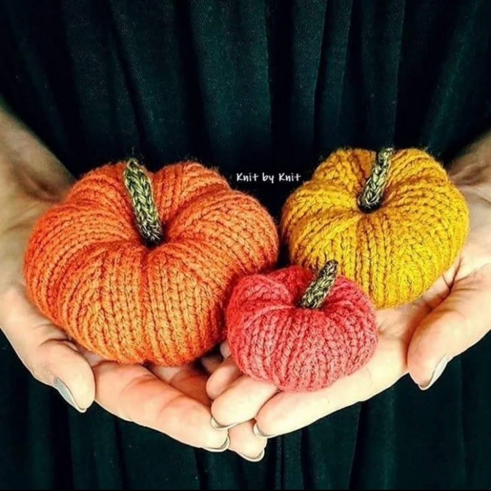 🔥Fall Sale!🔥Handmade Knitted Mini Pumpkin Set - Picture 1 of 3